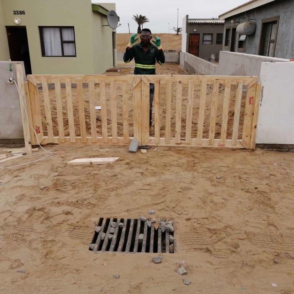 Gate construction