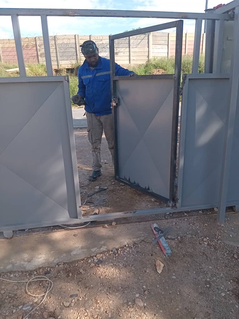 Metal gate installation